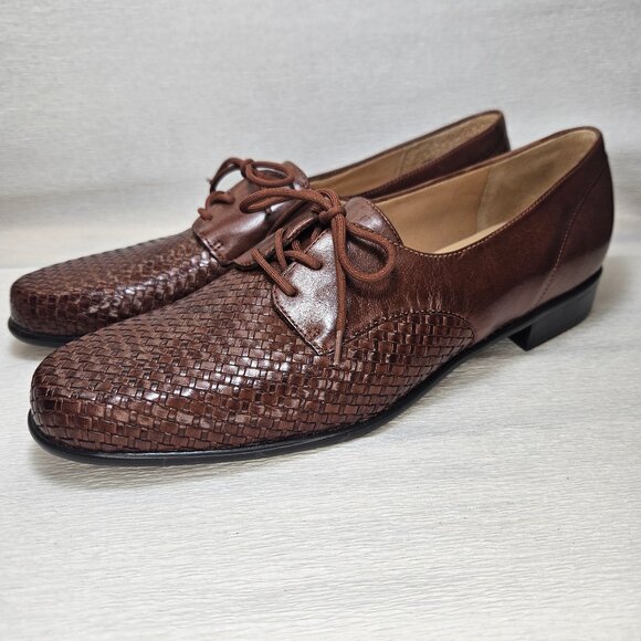 Lizzie Trotters Tailored Oxford Shoes Brown Leather NWOT 10N - Picture 1 of 10